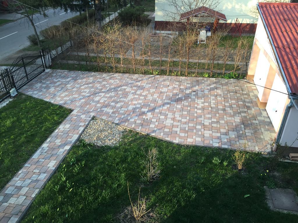 Platan Apartman Hajduszoboszlo Bagian luar foto